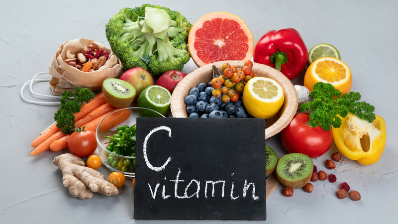 Vitamin C thúc đẩy quá trình tổng hợp collagen, giúp duy trì làn da khỏe mạnh