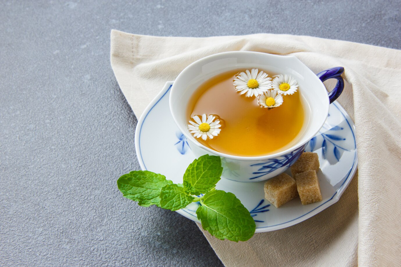 Trà hoa cúc là thức uống giải độc gan, ngừa mụn hiệu quả